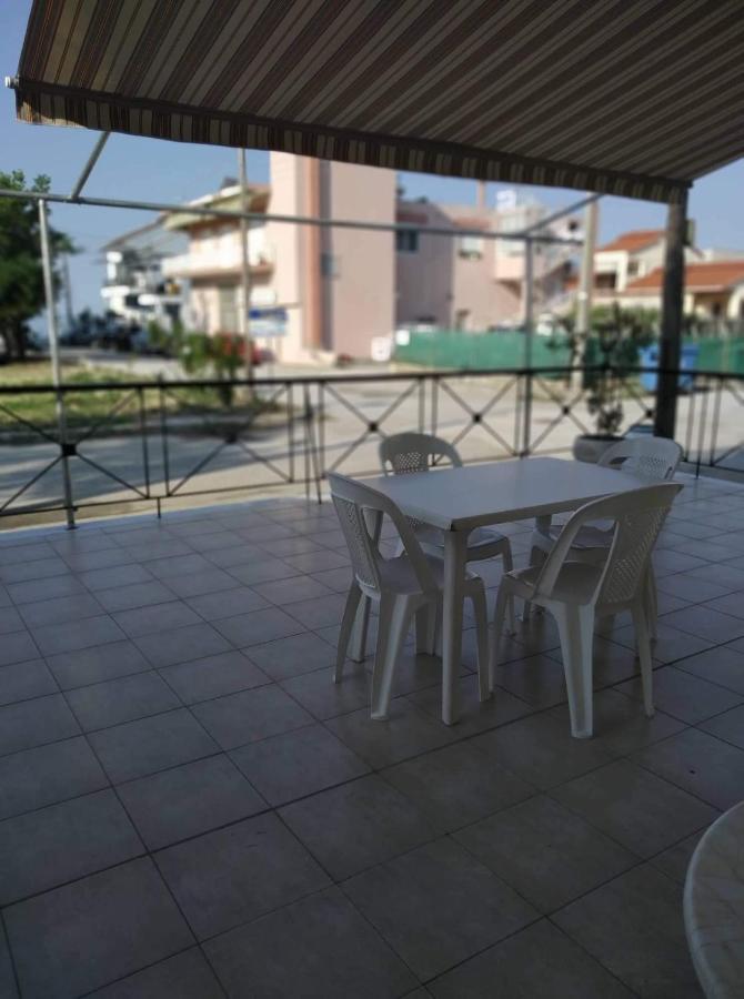 Ammos Apartments Nea Karvali Exterior photo